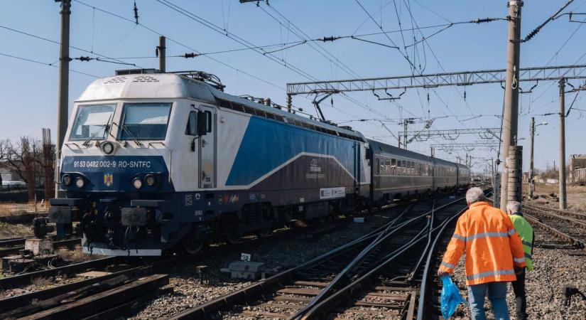 A 19. századot idéző sebességgel vánszorognak el a vonatok a tengerpartig