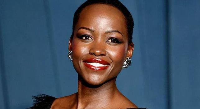 „A szépséget nem lehet eljátszani” – Lupita Nyong’o reagált az Odüsszeia Szép Heléna-szereposztására