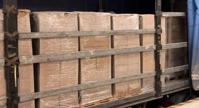 Több mint 2 millió doboz hamis Malboro is utazott a bolgár kamionon – videóval