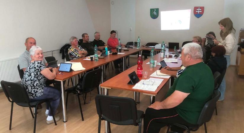 Országszerte ezrek vettek részt a Digitális szeniorok képzésen
