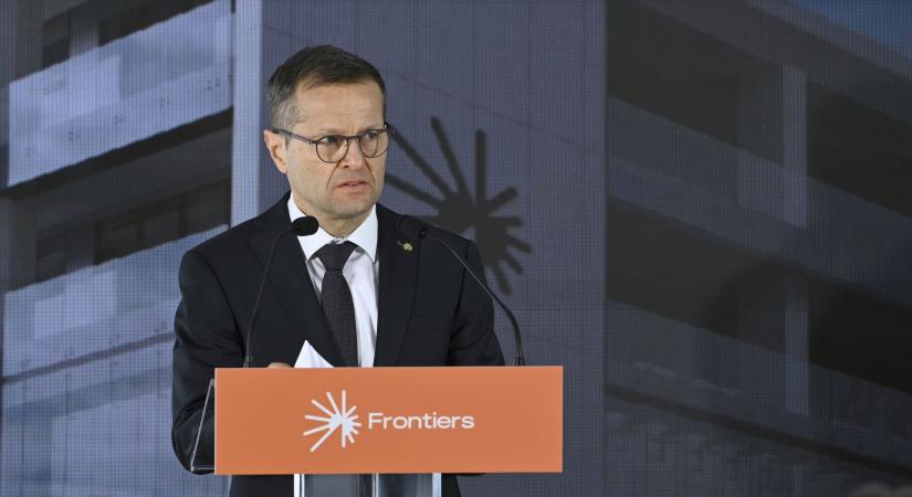 Krausz Ferenc az MCC főigazgatóját, a Mandiner főszerkesztőjét kérte fel az Élvonal Alapítvány felügyelőbizottságába