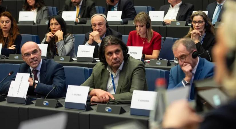 A Patrióták Európáért szerint elfogadhatatlan a magyar kormány által javasolt alkotmánymódosítás