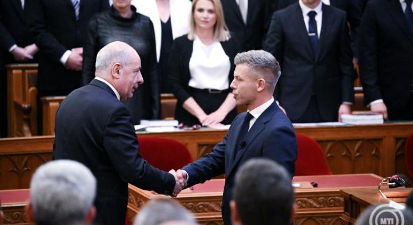 Két elnököt is kiosztott Magyar Péter