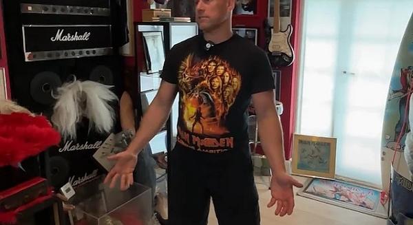 Ő lenne a világ legnagyobb Iron Maiden rajongója? (videó)
