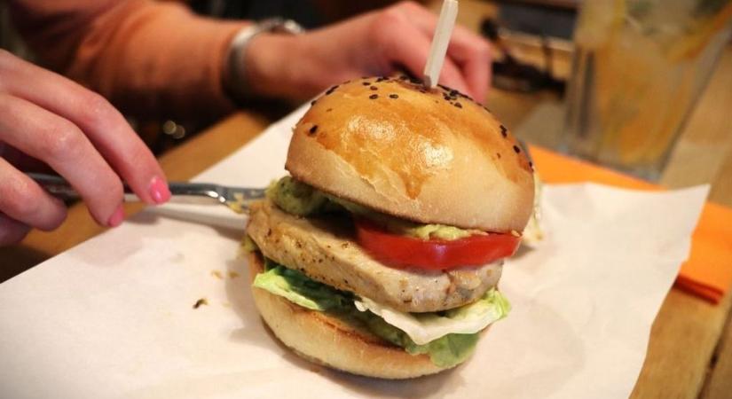 Kevesebb zsebpénz, drágább hamburger – egészségesebben fognak táplálkozni a gyerekek?