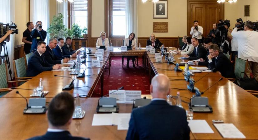 Tagokat cserél a Fidesz-frakció a parlamenti bizottságokban
