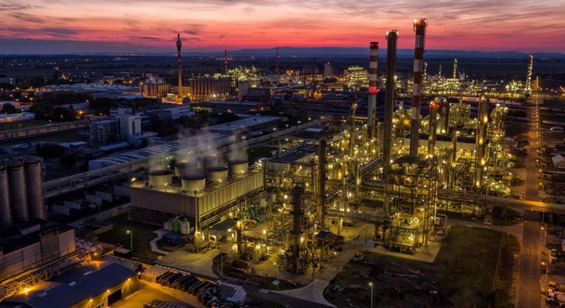 Szocialista nagyipari beruházásból modern petrolkémiai központ – ezt kell tudni a Mol tiszaújvárosi üzeméről