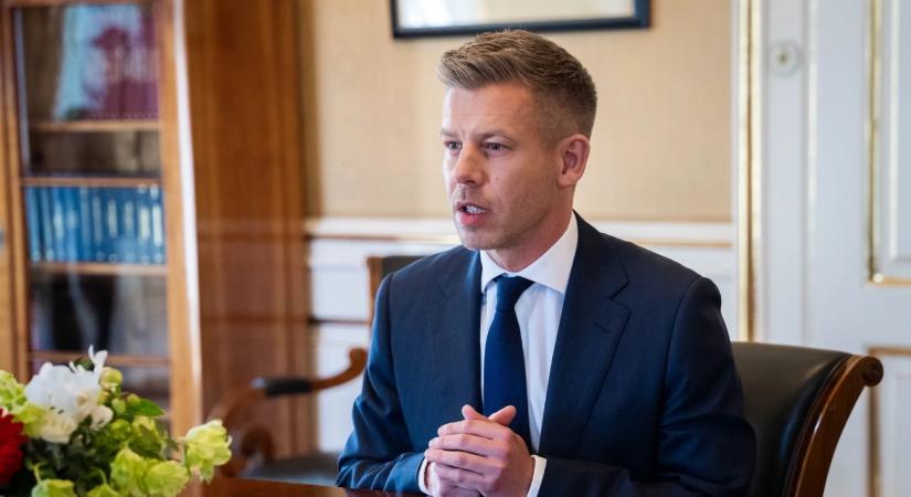 Magyar Péter felszólította Novák Katalint, hogy valljon színt