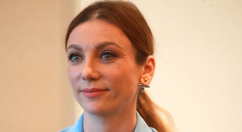 Egy kupacban, Lujziék bukósisakban tepernek. Rúzsa Magdi hármas ikrei ennyire vagányak, ha a sportról van szó