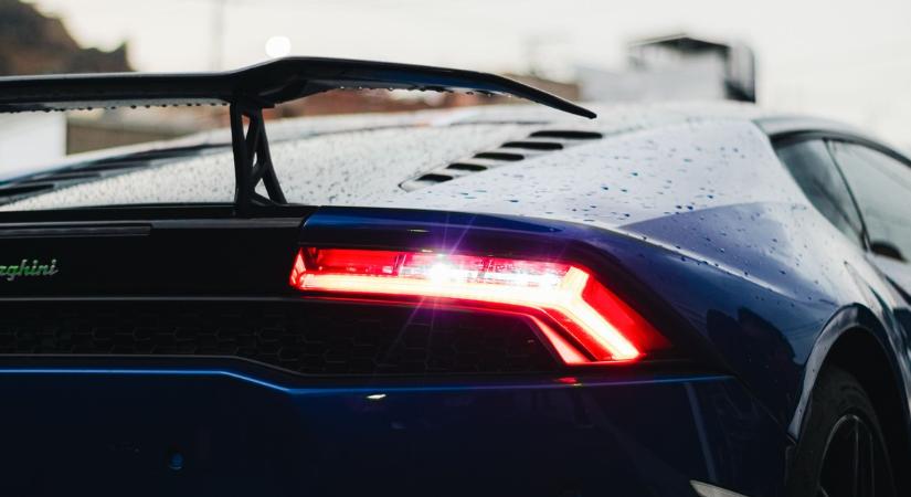 Megtörtént a biztosítók rémálma: két Lamborghini karambolozott, a kár 350 millió forint