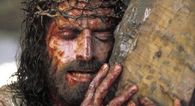 Megérkezett az első kép a Mel Gibson-féle Resurrection of the Christból egy rossz hír kíséretében: A két részből álló film mindkét fejezetének bemutatóját elhalasztották, az egyiket több mint egy évvel