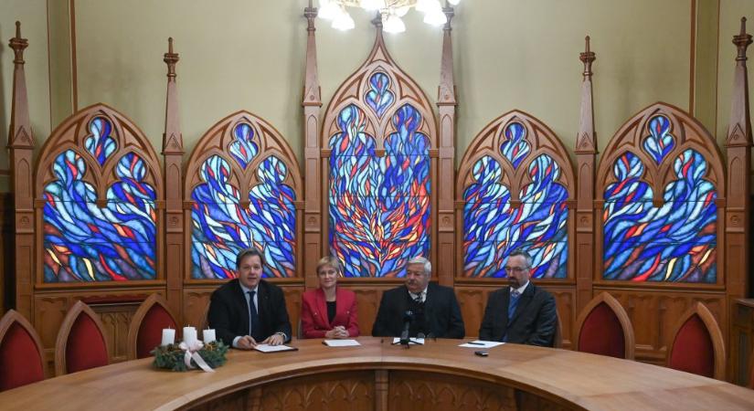Az imaterembe költözhet a sajtó a Parlamentben, hogy az újságírók hozzáférhetőbben tudjanak dolgozni