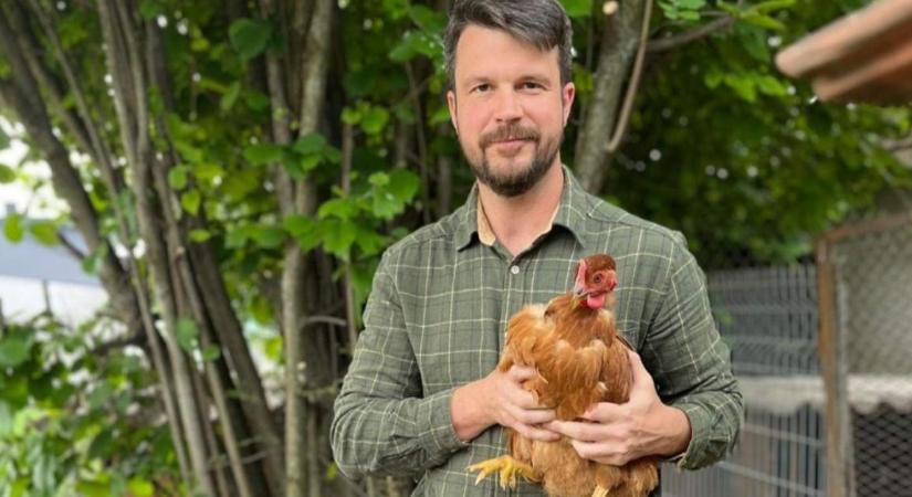 Előbb készült el a tyúkól, mint a ház – Tóth Zoltán ma ezreknek mutatja meg a szabadság útját