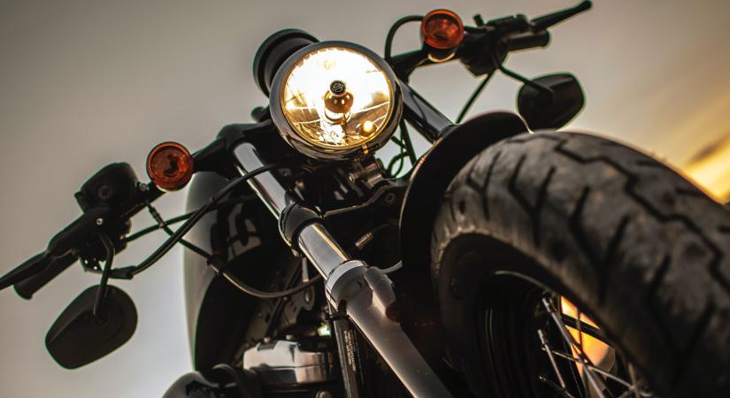 Halálos balesetet okozott a német motoros, a bíróság örökre letilthatja az utakról