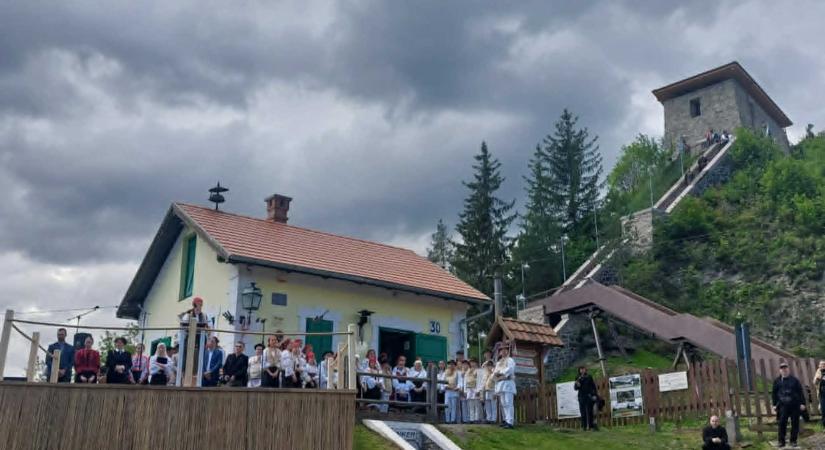 Csoda Gyimesbükkön – Átadták a felújított Rákóczi-várat