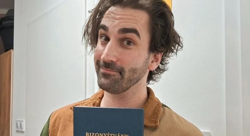 Új szakmája van a színész Pesák Ádámnak: be is mutatta a bizonyítványát a nyilvánosságnak