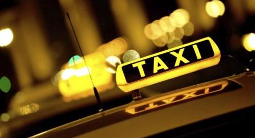 Új taxiszolgáltató jelenik meg Pécsen: piacra lép az Uber