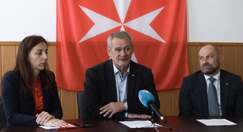 Gondozásra, ápolásra szoruló idősek lakhatási körülményeit javítanák Győrben - fotók