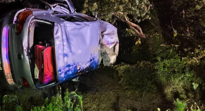 Brutális erejű ütközés, kirepült egy lány az autóból Baranyában