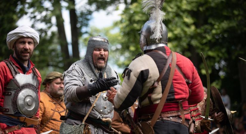 Megdördülnek az ágyúk Tatán: jön az év egyik leglátványosabb történelmi fesztiválja