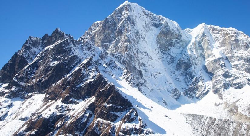 Ereszkedés közben halt meg két hegymászó a Mount Everesten