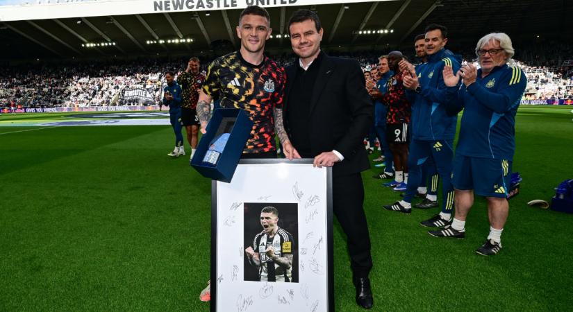 Kieran Trippier a Premier League-en belül válthat csapatot – sajtóhír