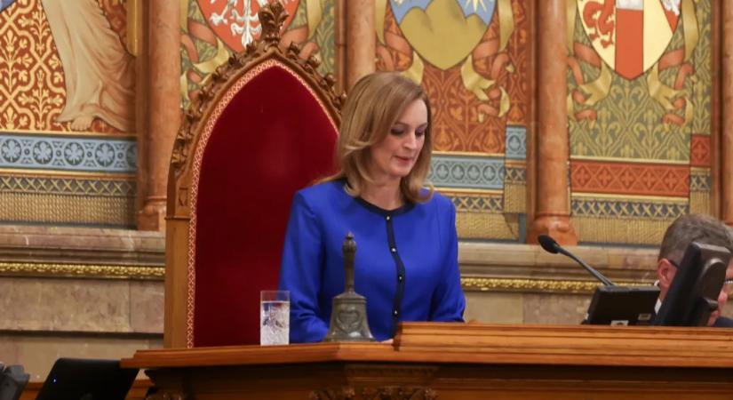 Ókovács Szilveszter felajánlotta, hogy saját költségén megcsináltatná a házelnöki szék másolatát az Operaház asztalosműhelyével