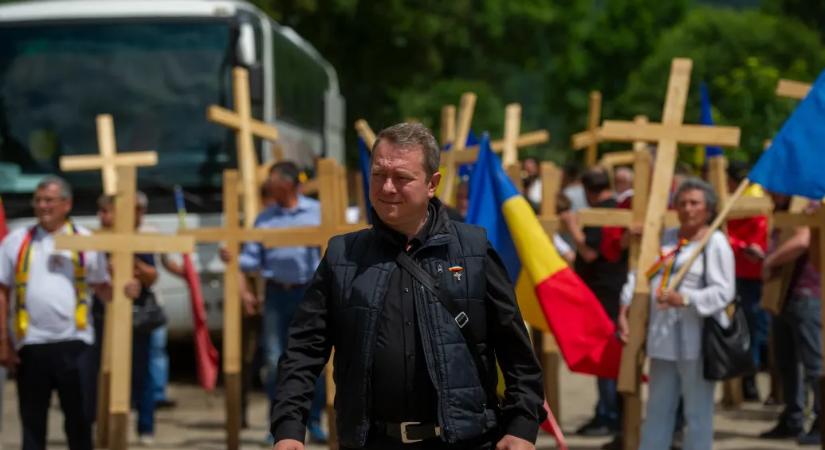 Hetedik éve tart az úzvölgyi konfliktus: ismét felvonult a katonatemetőben a román szélsőjobb