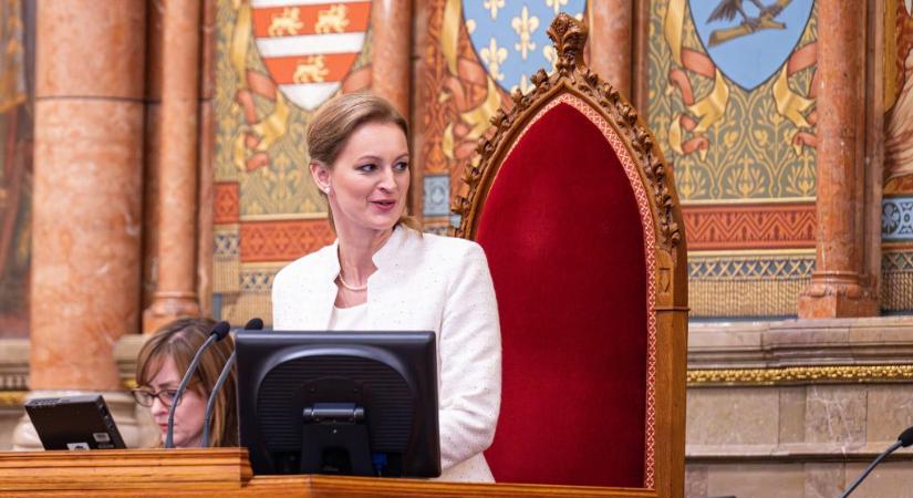 Ókovács Szilveszter saját költségén készíttetné el Forsthoffer Ágnesnek a házelnöki szék replikáját