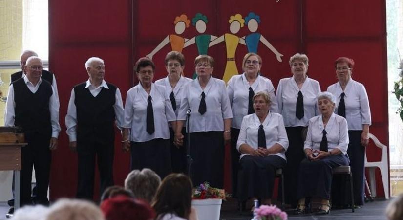 Pünkösdi dalostalálkozó Nagyvenyimen – képgalériával