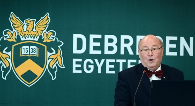 Alapító professzor előtt tisztelgett a gazdaságtudományi kar közössége