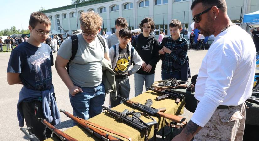 Harminc éve nevelik a rendvédelem jövőjét Szekszárdon (galéria)