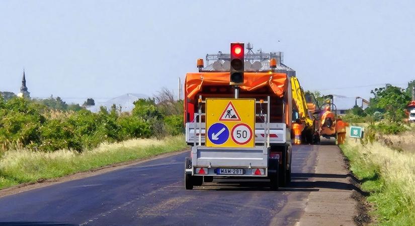 Hamarosan véget érnek az úton folyó munkálatok Nádudvar térségében - fotóval!