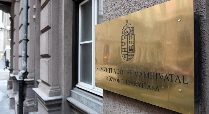 Nyomoz a NAV a kiszórt NKA-pénzek ügyében