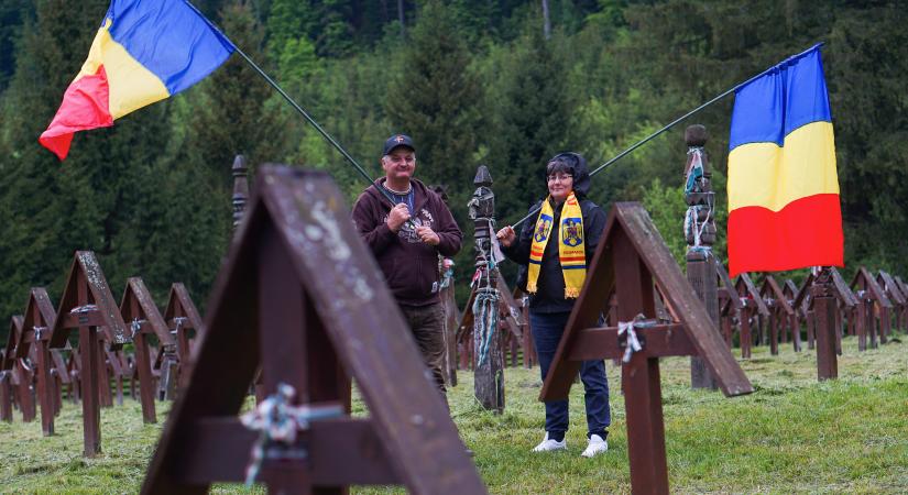 Gond nélkül demonstrált a román szélsőjobb az Úz-völgyi katonatemetőben, ahonnan George Simion karrierje indult