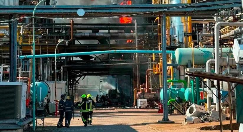 Tragédia Tiszaújvárosban: tíz évvel ezelőtt szinte pont ugyanígy csaptak fel a lángok az Olefin–1-ben