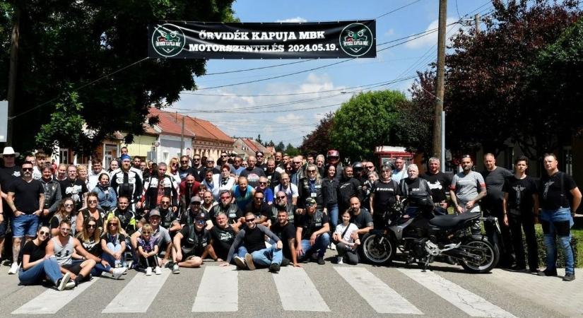 Motorszentelés pünkösdvasárnap: két gyászoló családot is segítenek
