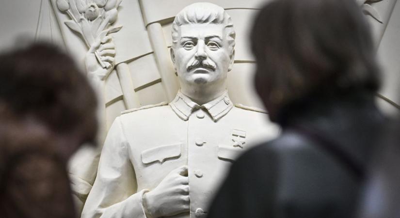 A Telegraph szerint két választása van Putyinnak: véget vet a háborúnak, vagy sztálinista lesz