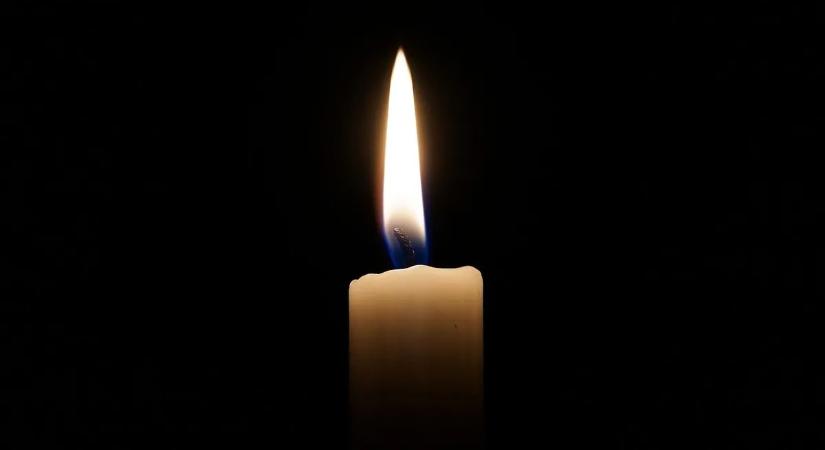 Zokogva búcsúzott a tiszaújvárosi robbanásban elhunyt férfi özvegye