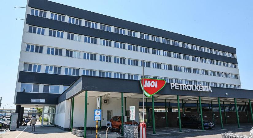 Megtörték a csendet a tiszaújvárosi üzem dolgozói a robbanás után: „Láttuk az arcukon, hogy tragédia történt”