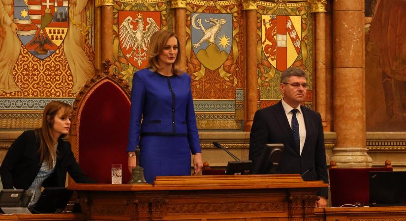 Kiderítettük, mennyibe kerülhet és hogyan készült a házelnök új, vasalódeszkára hasonlító széke