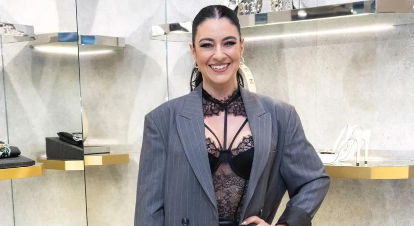 Megmutatta a pocakját Stana Alexandra – Gyönyörű a kismama