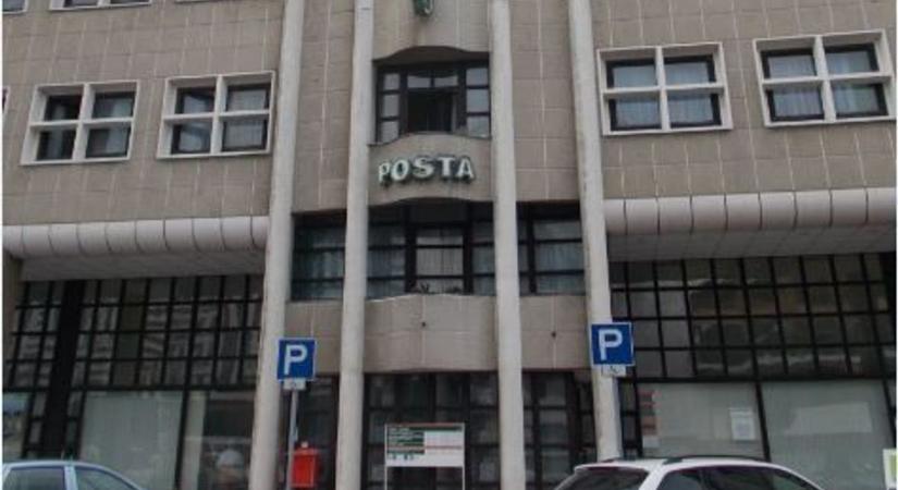 Három részletben robbantották fel a győri postapalotát