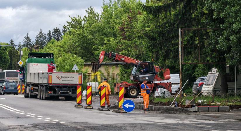 Zajlik a kézdivásárhelyi utcák és járdák tatarozása