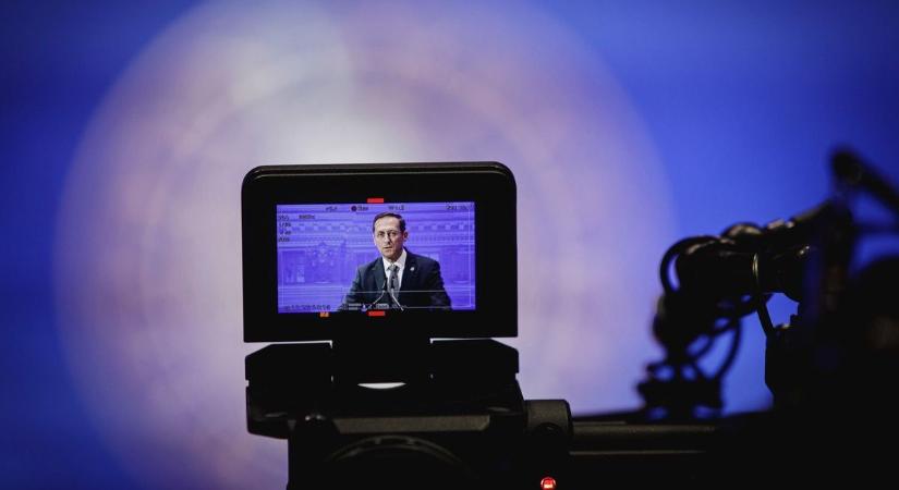 Életük legizgalmasabb döntésére készülnek Varga Mihályék – erős érvek szólnak mind a két lehetőség mellett