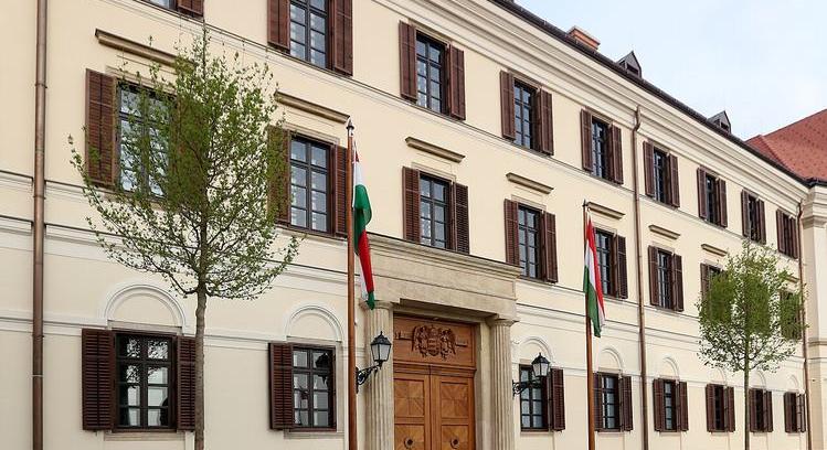 A Karmelita kolostor titkos múltja: katonai raktár, kaszinó és Beethoven koncertje az épületben