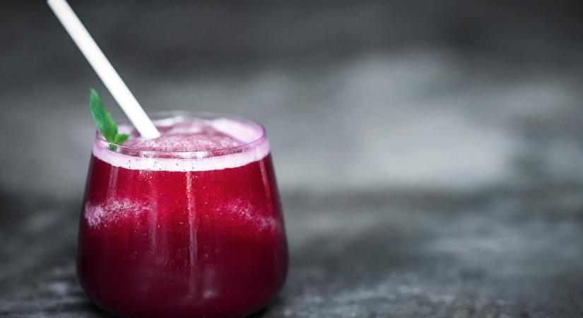 Úgy tisztíthatja a beleket, mint egy „kefe” – ezért isszák egyre többen ezt az italt