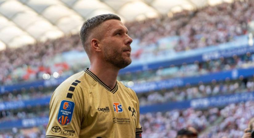 Csütörtökön vett egy klubot, pénteken visszavonult a világbajnok futballista