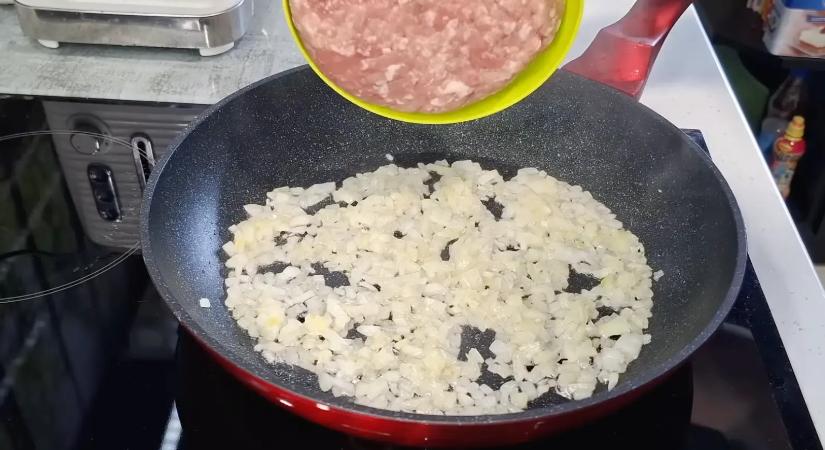 A séfek titka: ezért sütik meg először a darált húst, és csak utána adják hozzá a hagymát