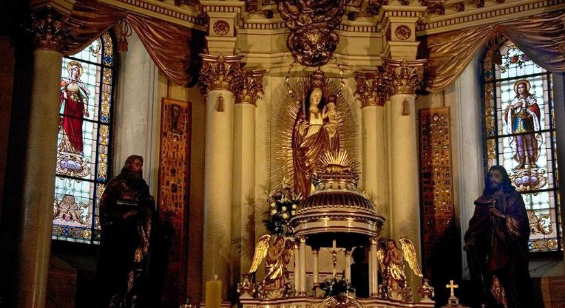 Véres verekedés a csíksomlyói búcsú előtt – a nők annyira megijedtek, hogy nekiálltak a Mária-szobor előtt imádkozni